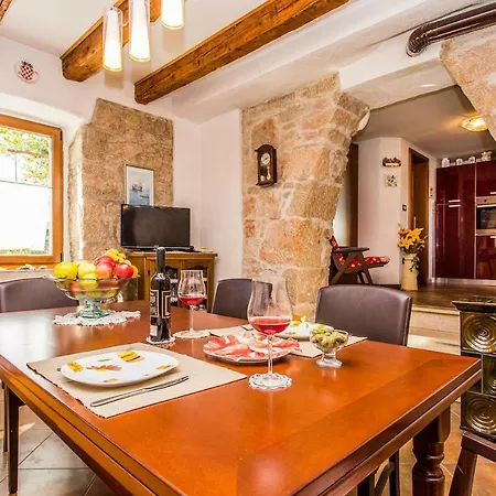 Nyaraló House Kras *