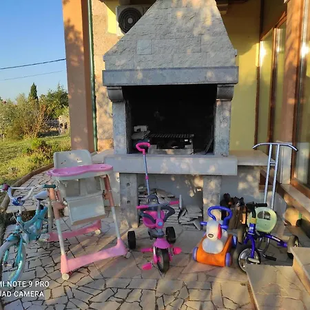 House Kras By Istra Vacation 度假居