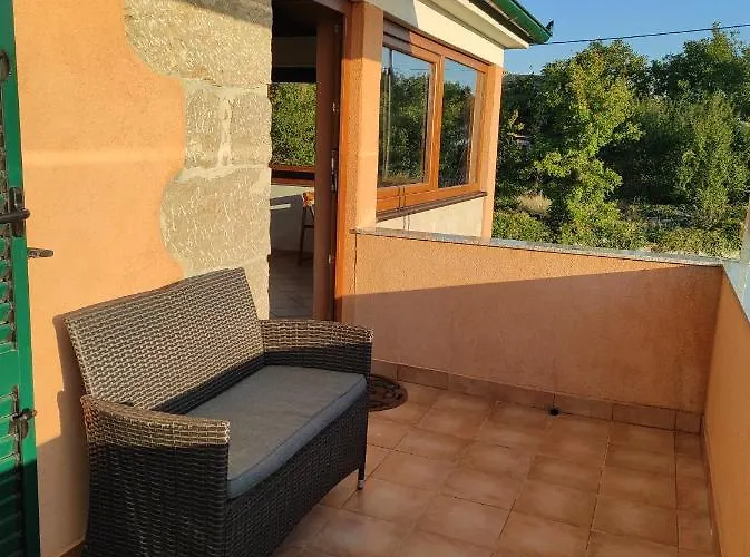 House Kras By Istra Vacation 度假居